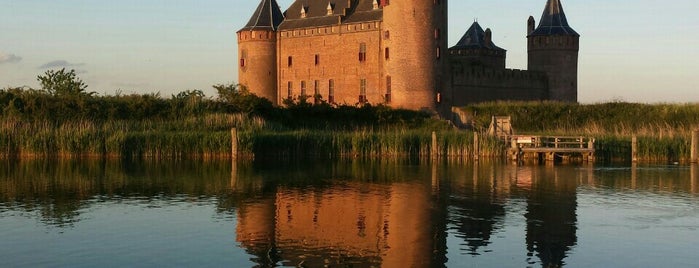 Замок Мёйдерслот is one of Stelling van Amsterdam.
