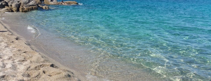 Armenistis Beach is one of Lugares favoritos de Jana.