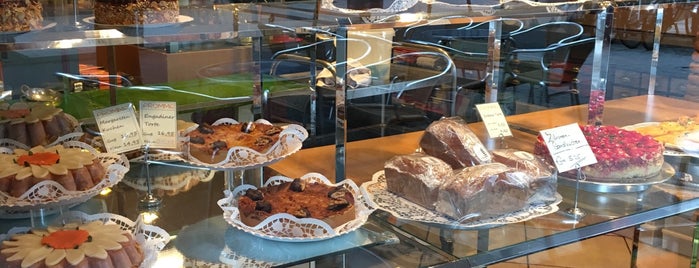 Café Fromme is one of Lugares favoritos de Olav A..