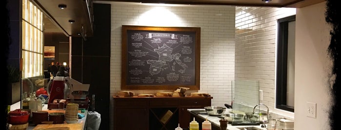 Saltwood Charcuterie & Bar is one of Kevinさんのお気に入りスポット.