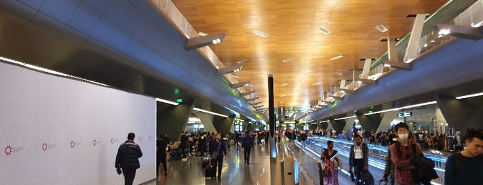 Hamad International Airport (DOH) is one of สถานที่ที่ Pınar ถูกใจ.