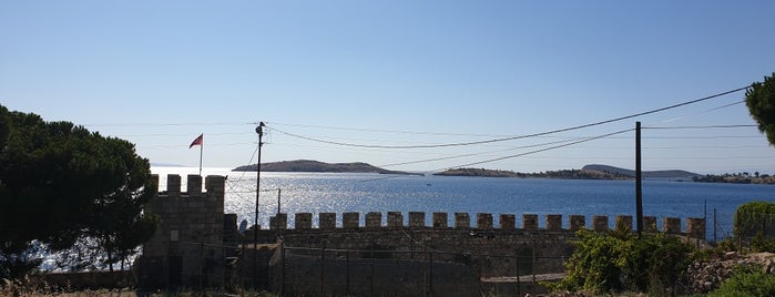 Beş Kapılar Kalesi is one of Orte, die Pınar gefallen.
