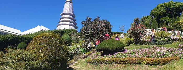 Twin Pagoda is one of Lugares favoritos de Pınar.