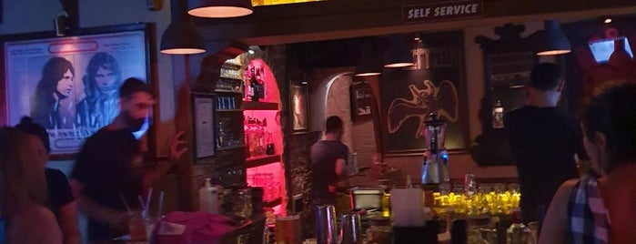 Körfez Bar is one of Locais curtidos por Pınar.