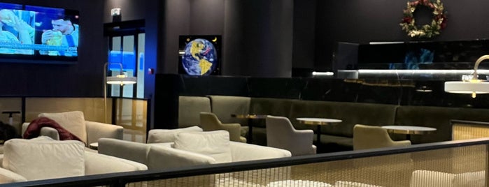 Aristotle Onassis Lounge is one of Orte, die Polichka gefallen.