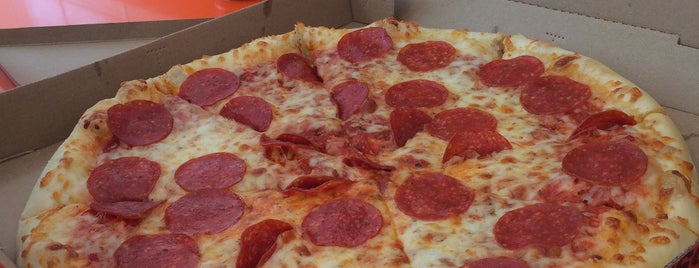 Little Caesars Pizza is one of Locais curtidos por Israel.