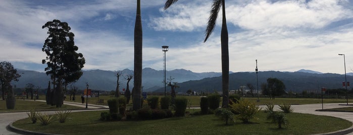 Parque del Bicentenario is one of Orte, die Luis Fernando gefallen.