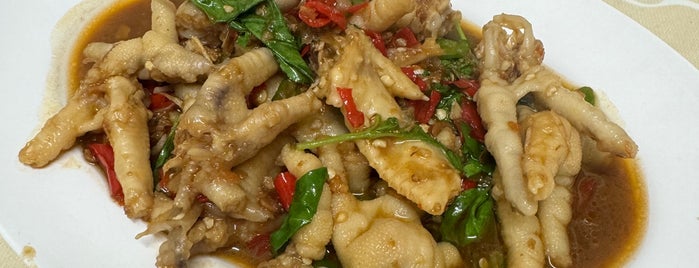 เพ็ญ ไก่หุบบอน สาขาหลังนิคมฯอมตะนคร ชลบุรี is one of Chicken menu 🐓✨😋.