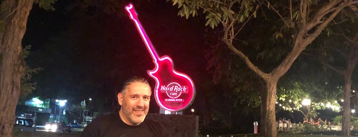 Hard Rock Cafe Guanacaste is one of สถานที่ที่ Curt ถูกใจ.