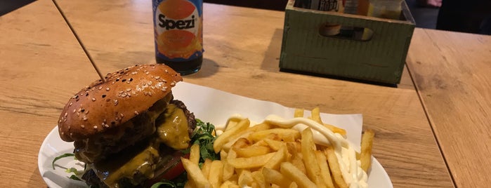 Balli Burger is one of Locais salvos de Pauline.