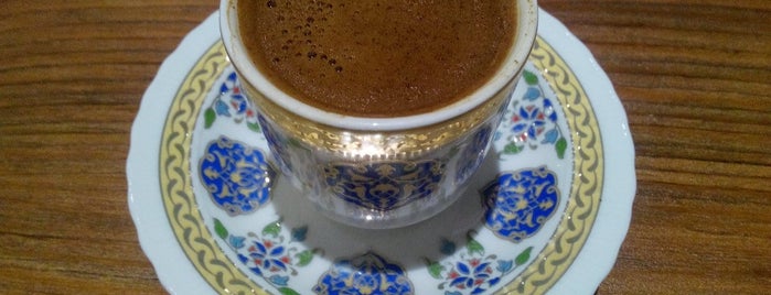 Paçi Cafe is one of Posti che sono piaciuti a MLTMSLMZ.
