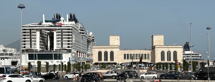 Porto di Napoli is one of Häfen.