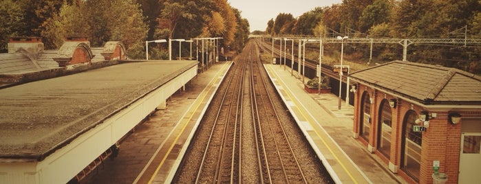 Hatch End Railway Station (HTE) is one of ...to melo....