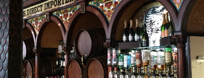 The Crown Liquor Saloon is one of Locais curtidos por Tero.