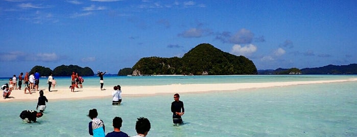 Rock Islands Long beach (Omekang Island) is one of Lucky Devil : понравившиеся места.