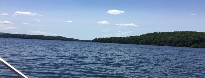 Lake Bomoseen is one of Lugares favoritos de Emily.
