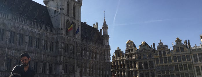 Grand Place is one of Lugares favoritos de Emily.