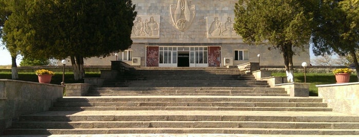 Afrosiyob Museum / Afrosiyob Muzeyi is one of Posti che sono piaciuti a Ali.