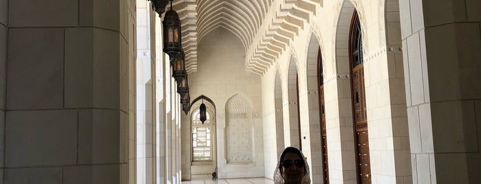 Sultan Qaboos Grand Mosque is one of สถานที่ที่ Angel ถูกใจ.