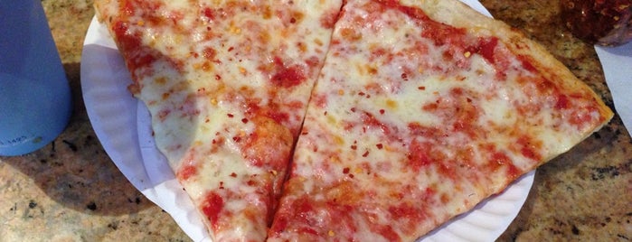 Little Italy Pizza is one of Tempat yang Disimpan Claudia.