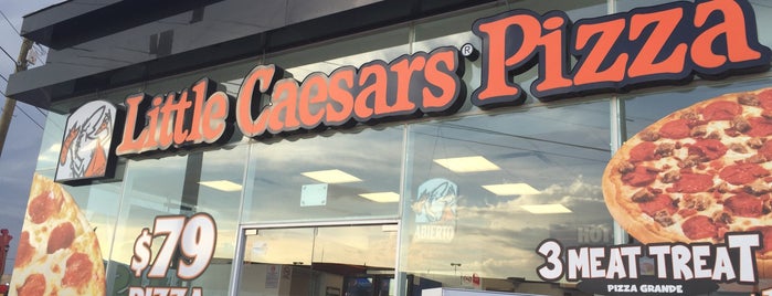 Little Caesars Pizza "Las Américas" is one of Locais salvos de Kimmie.