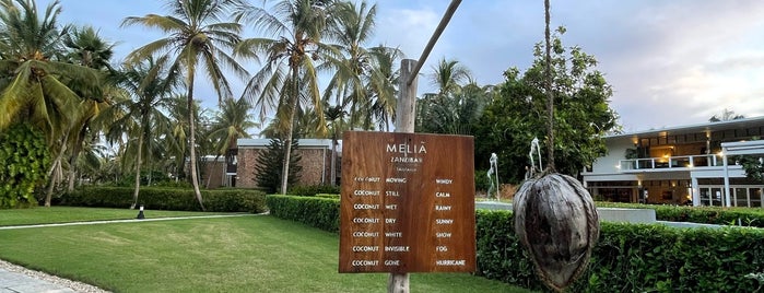Melia Zanzibar Hotel is one of Q ♡'ın Beğendiği Mekanlar.