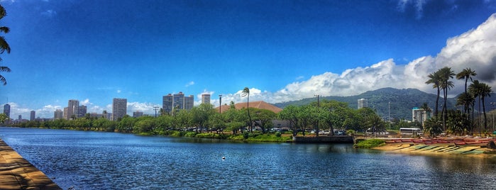 Ala Wai Canal is one of Dennisさんのお気に入りスポット.