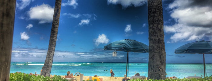 Moana Surfrider, A Westin Resort & Spa, Waikiki Beach is one of Dennis : понравившиеся места.