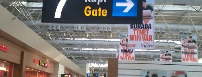 Dış Hatlar Terminal 1 is one of 🌜🌟🌟hakan🌟🌟🌛'ın Beğendiği Mekanlar.