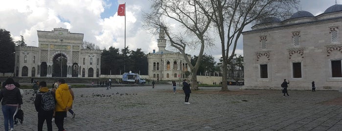 Beyazıt Meydanı is one of 🌜🌟🌟hakan🌟🌟🌛 : понравившиеся места.