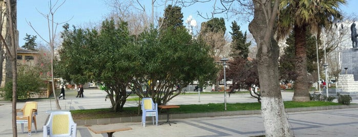 Uğur Mumcu Meydanı is one of Orte, die 🌜🌟🌟hakan🌟🌟🌛 gefallen.