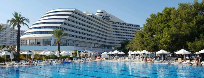 Titanic Beach Resort Hotel Havuz Başı is one of 🌜🌟🌟hakan🌟🌟🌛 : понравившиеся места.