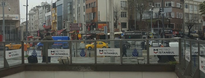 Vezneciler Metro İstasyonu is one of 🌜🌟🌟hakan🌟🌟🌛 : понравившиеся места.