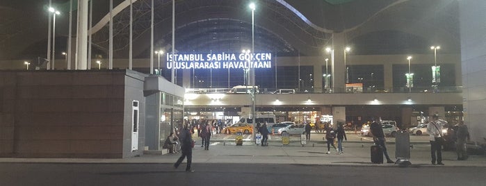 E3 Sabiha Gökçen-4.Levent Otobüs Durağı is one of 🌜🌟🌟hakan🌟🌟🌛 : понравившиеся места.