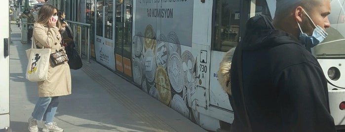 Eminönü Tramvay Durağı is one of 🌜🌟🌟hakan🌟🌟🌛 : понравившиеся места.