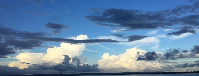 Lago Petén Itza is one of Lugares.