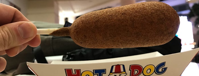 Hot Dog on a Stick is one of Locais curtidos por Kristina.