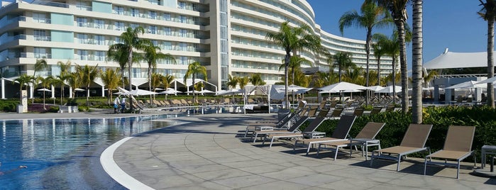 Resort Mundo Imperial is one of Tempat yang Disukai Stephania.