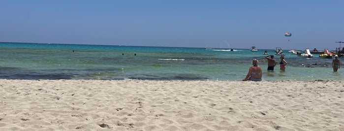 Landa Golden Beach is one of Posti che sono piaciuti a Mariya.