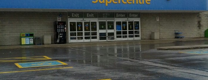 Walmart Supercentre is one of Lugares favoritos de Jay.