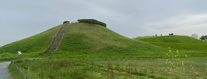 稲荷山古墳 is one of 東日本の古墳 Acient Tombs in Eastern Japan.