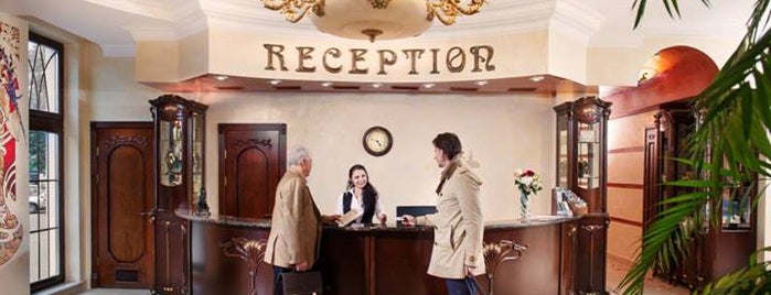 Staro Hotel is one of Locais curtidos por Irina.