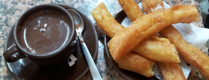 Granada Churrería Chocolatería is one of Kimmie's Saved Places.