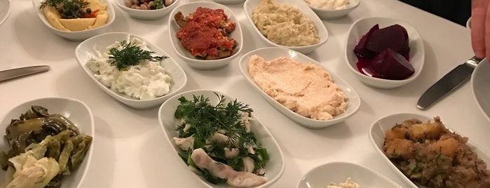 Giritli Restaurant is one of Ugur Kagan'ın Beğendiği Mekanlar.