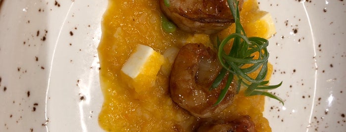 Ají Ceviche & Sushi is one of Lugares favoritos de Alex.