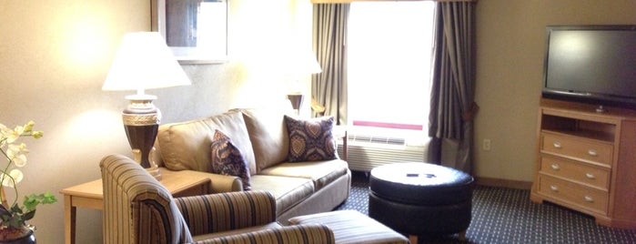 Hampton Inn & Suites is one of Locais curtidos por Justin.