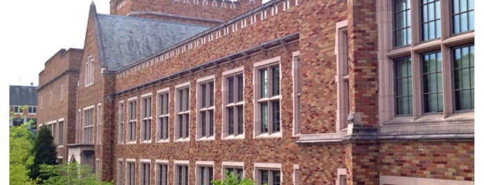 Mary Gates Hall is one of MNZ'ın Beğendiği Mekanlar.