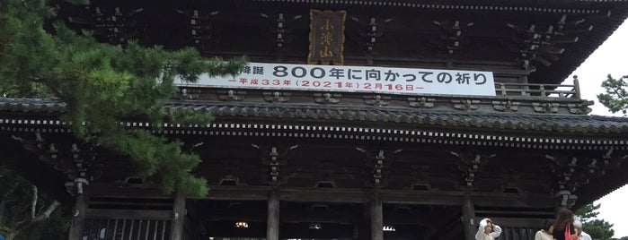 仁王門 is one of 神社仏閣.