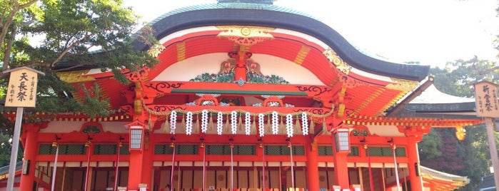 伏見稲荷大社 is one of 神社仏閣.