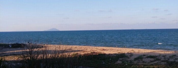 Pantai Batu Rakit is one of สถานที่ที่ ꌅꁲꉣꂑꌚꁴꁲ꒒ ถูกใจ.